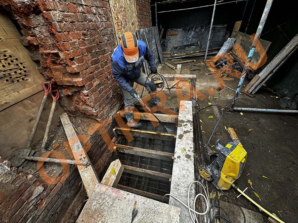 лестница в подвал