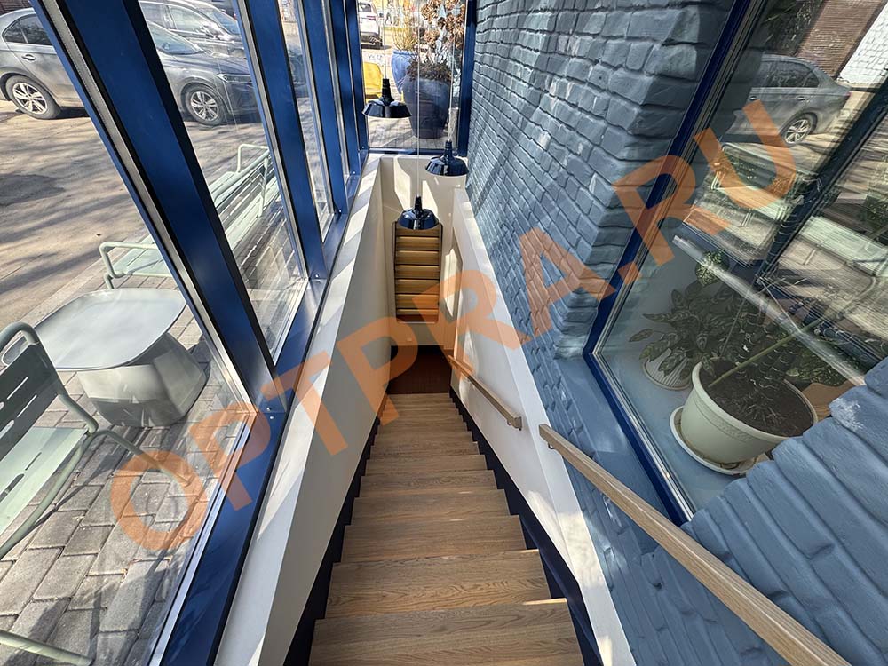 лестница в подвал