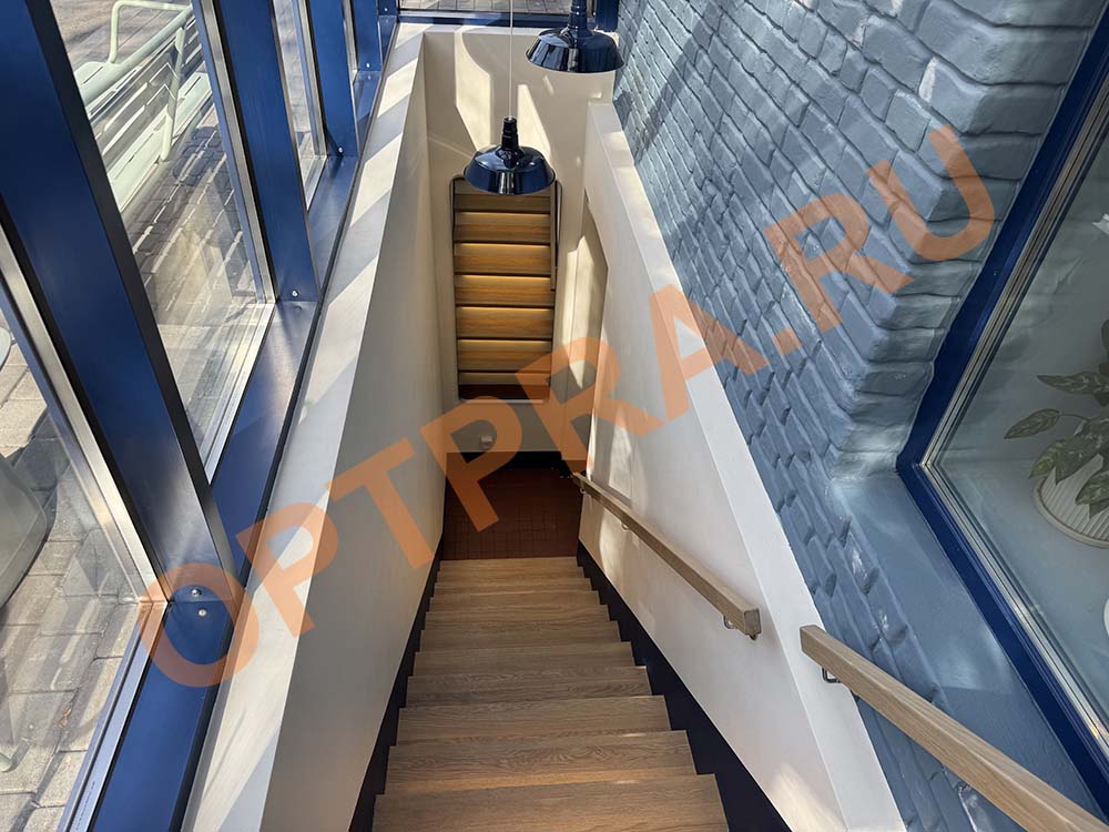 лестница в подвал