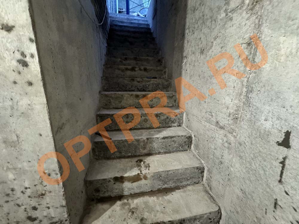 лестница в подвал