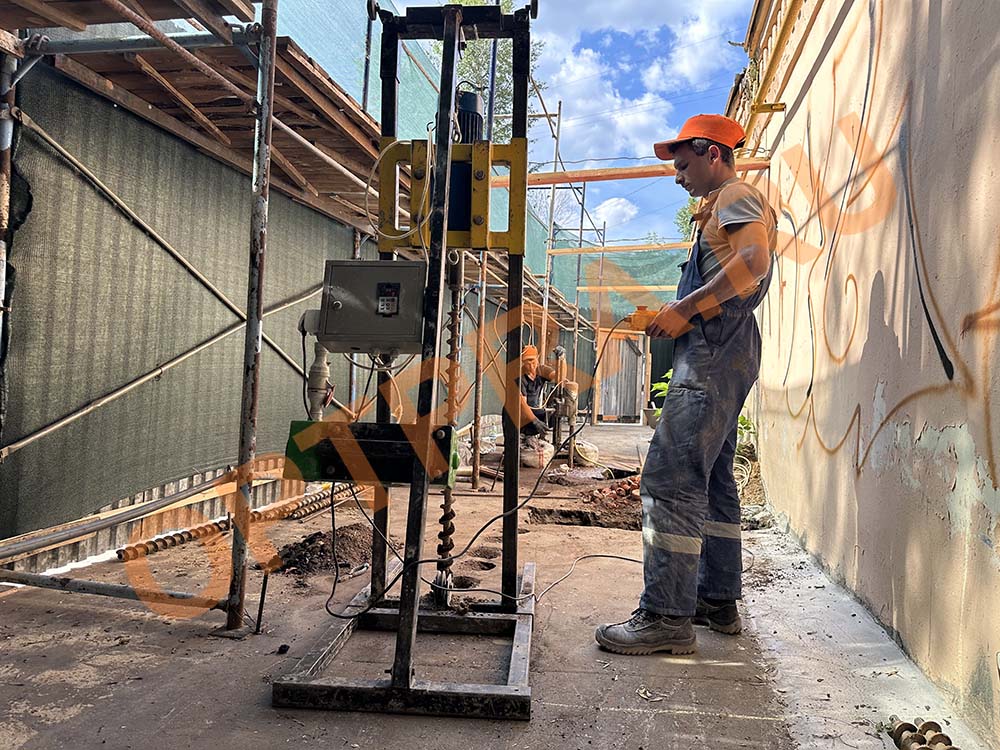 лестница в подвал