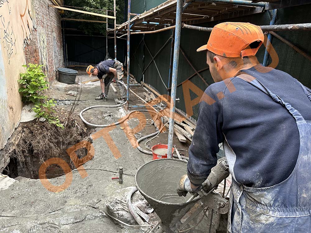 лестница в подвал